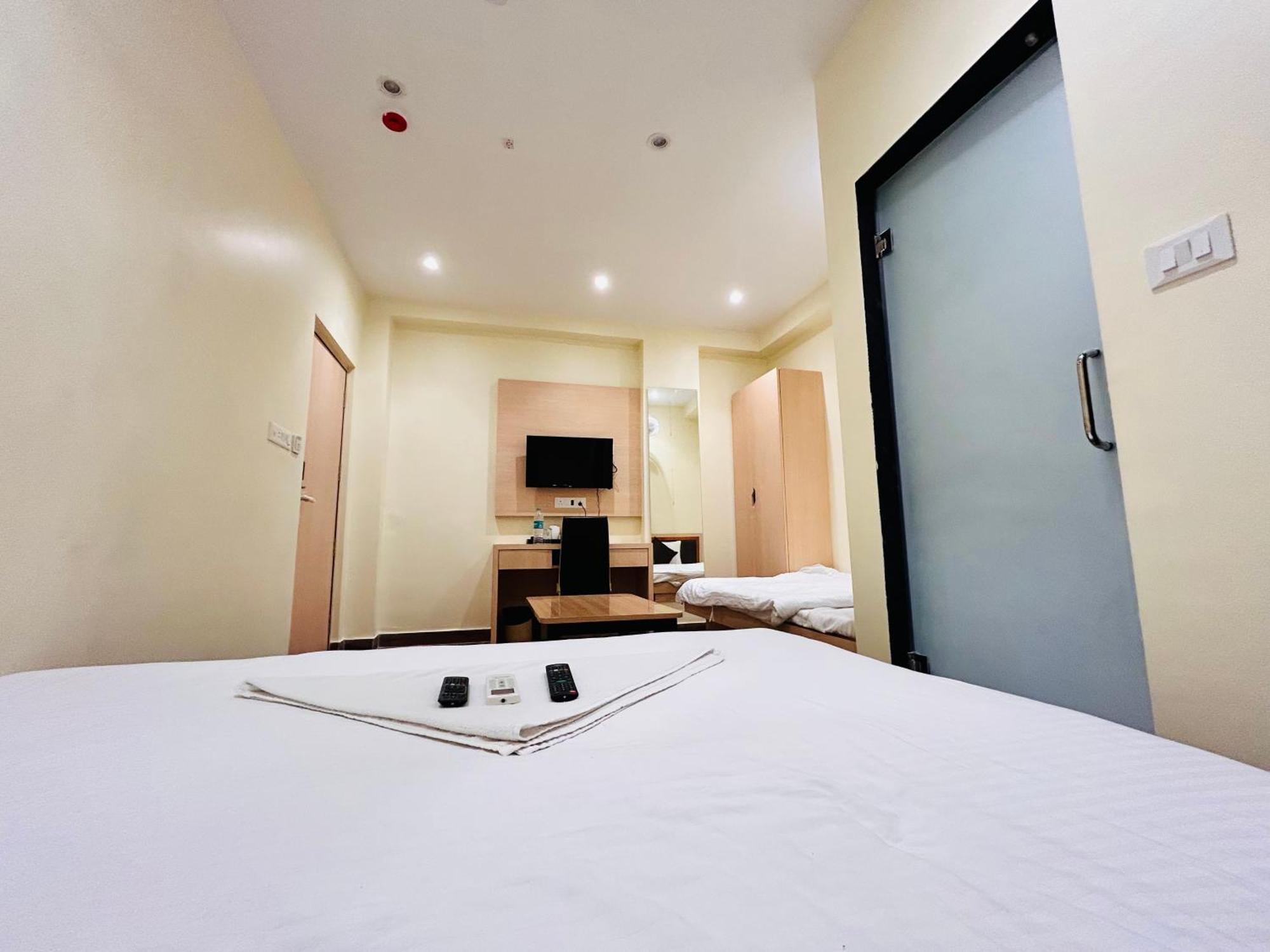 Golden Square - Kolkata Airport Hotel Buitenkant foto